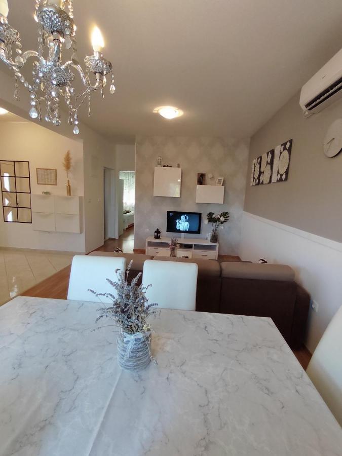 Apartments Karla I Ivano 曼德雷 外观 照片
