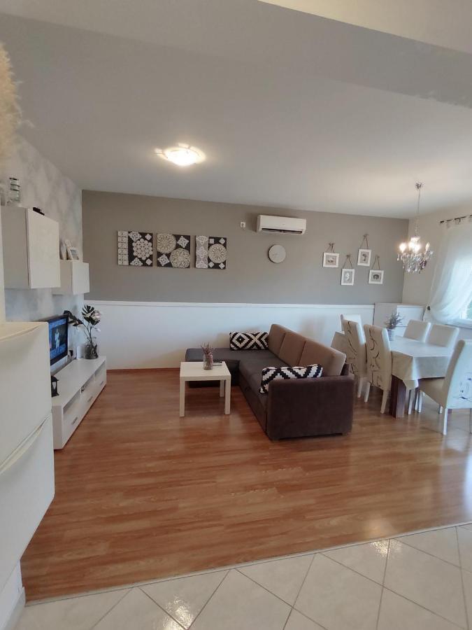 Apartments Karla I Ivano 曼德雷 外观 照片