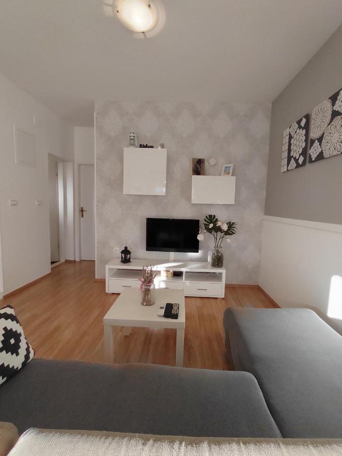 Apartments Karla I Ivano 曼德雷 外观 照片